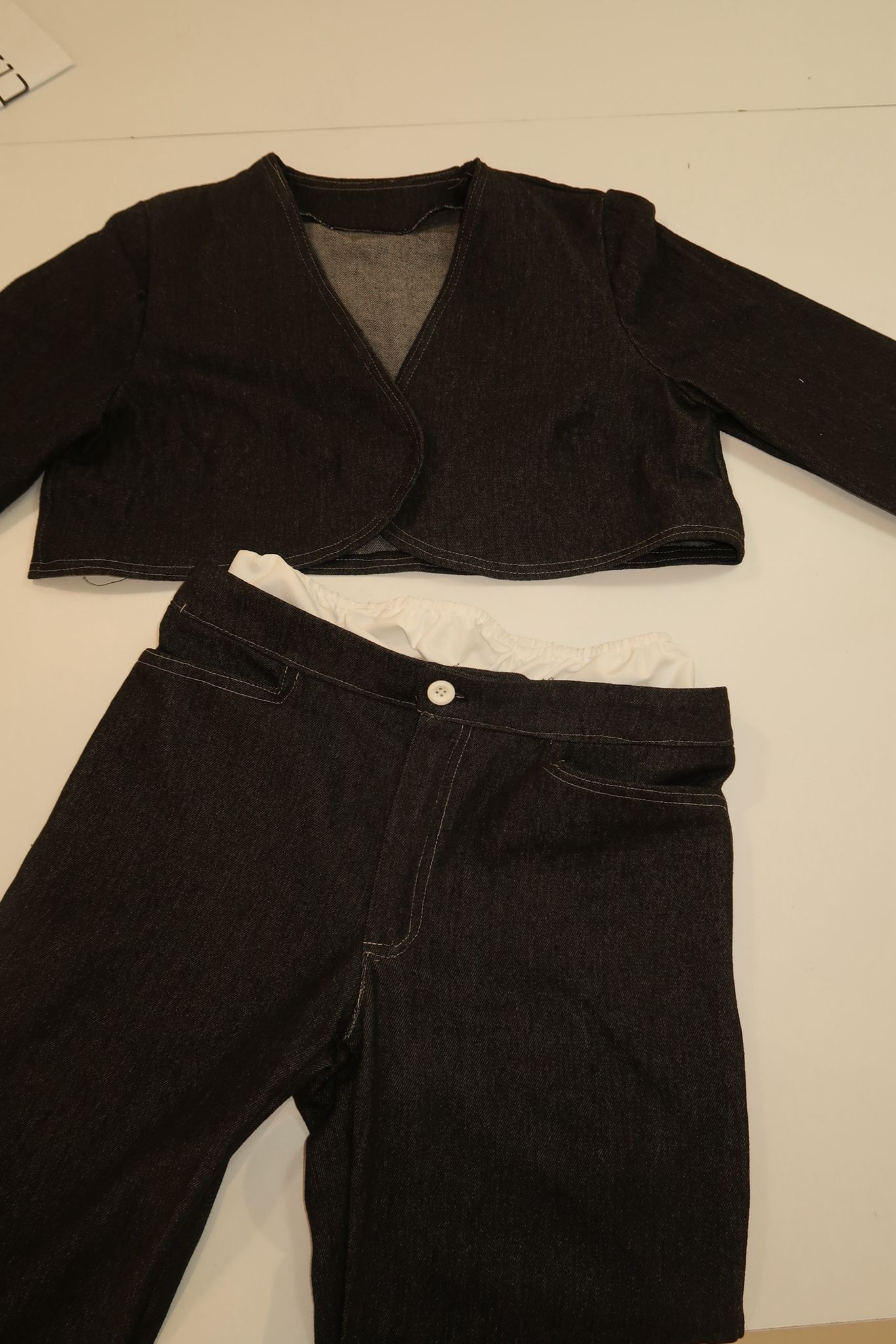 ab013a96-90e5-471b-9803-7988994f3a9b